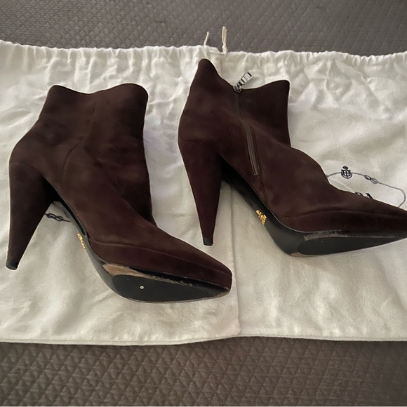 Prada Cacao ankle boots size 7.5, with 4 1/2 inch heel with 1 inch platform - Picture 2 of 4